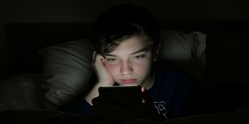 Crianças com telas: a geração que não vai se aposentar?